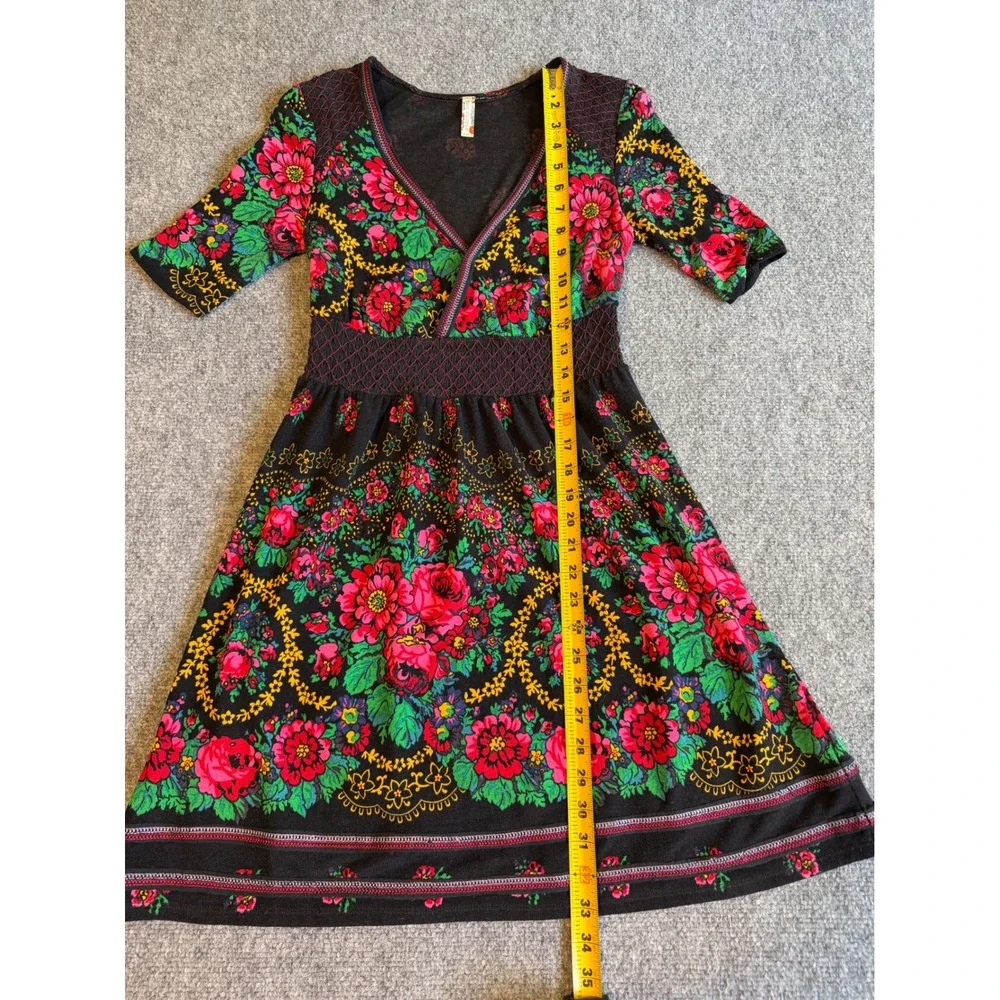 Free People Black Knit‎ Floral Smocked Waist V-Neck Half Sleeve Mini Dress XS
